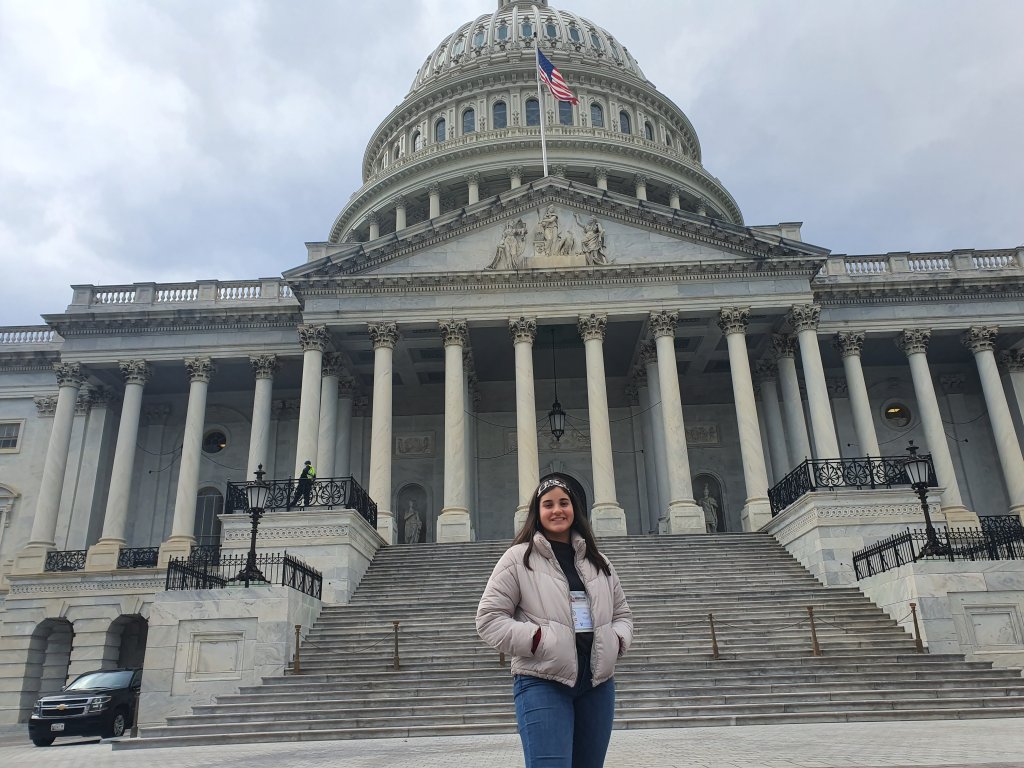 Alina vor dem Capitol in Washington D.C. 