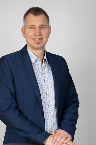 Dr. Michael Blos