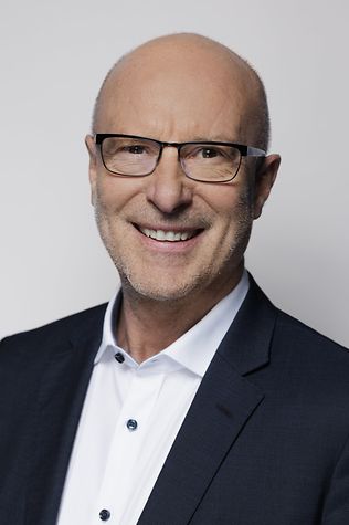 Dr. Stefan Korbach