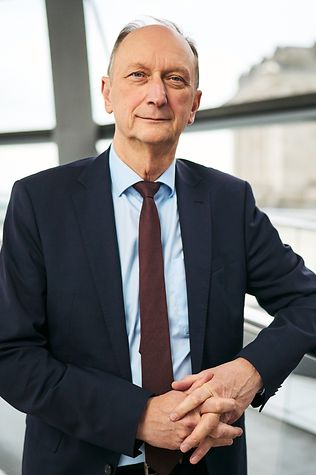 Dr. Klaus Wiener
