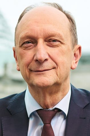 Dr. Klaus Wiener