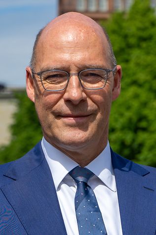 Dr. Alexander Wolf